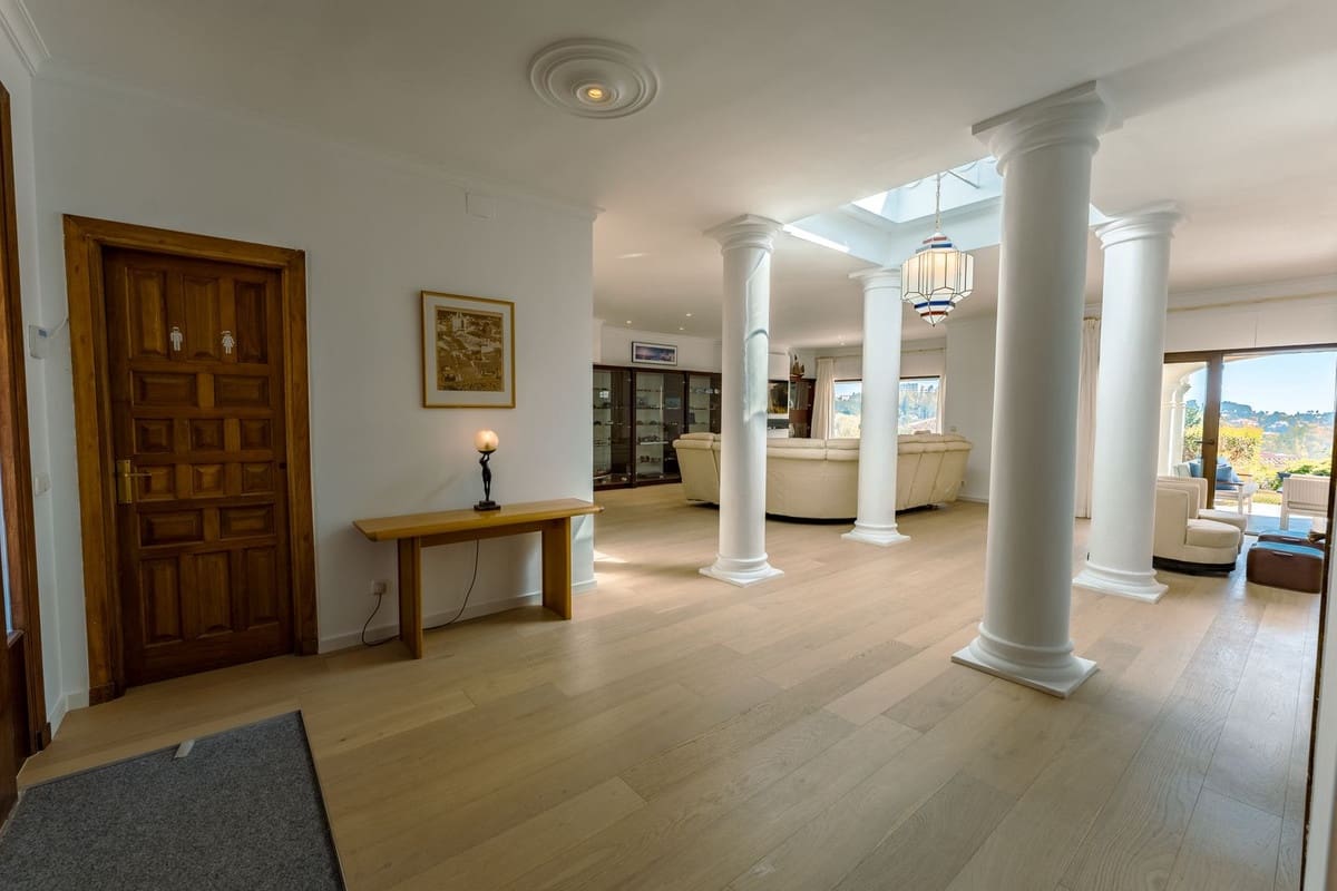 4 bedroom Villa for sale in Benahavis with pool garage - € 3,485,000 (Ref: 9724890)