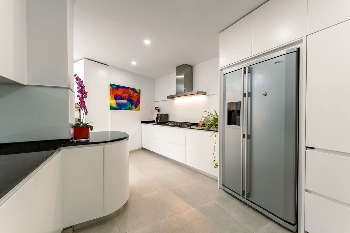 4 bedroom Villa for sale in Benahavis with pool garage - € 3,485,000 (Ref: 9724890)