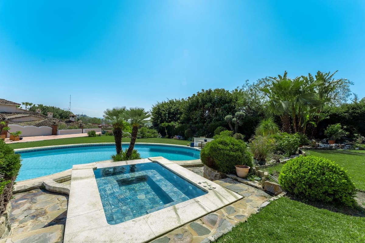 4 bedroom Villa for sale in Benahavis with pool garage - € 3,485,000 (Ref: 9724890)