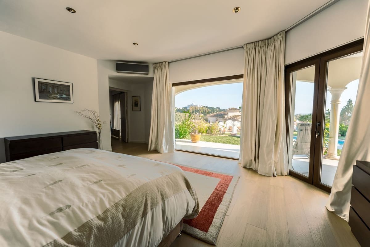 4 bedroom Villa for sale in Benahavis with pool garage - € 3,485,000 (Ref: 9724890)