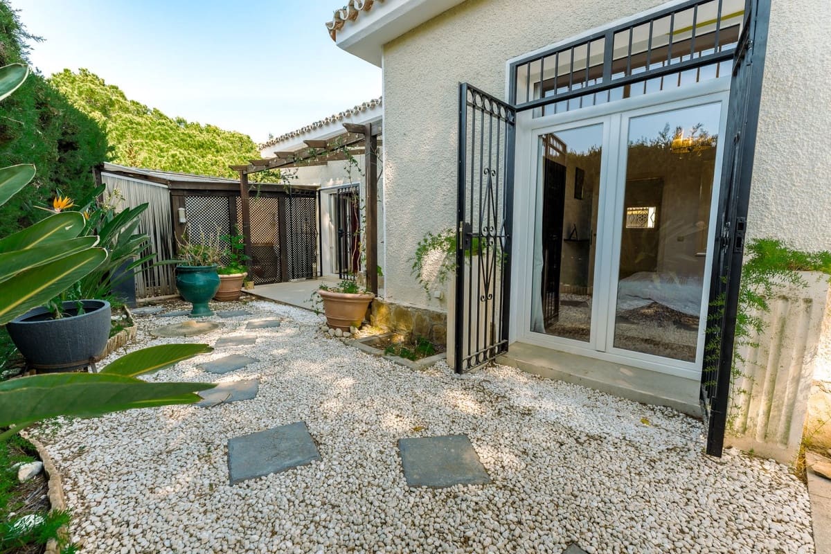 4 bedroom Villa for sale in Benahavis with pool garage - € 3,485,000 (Ref: 9724890)