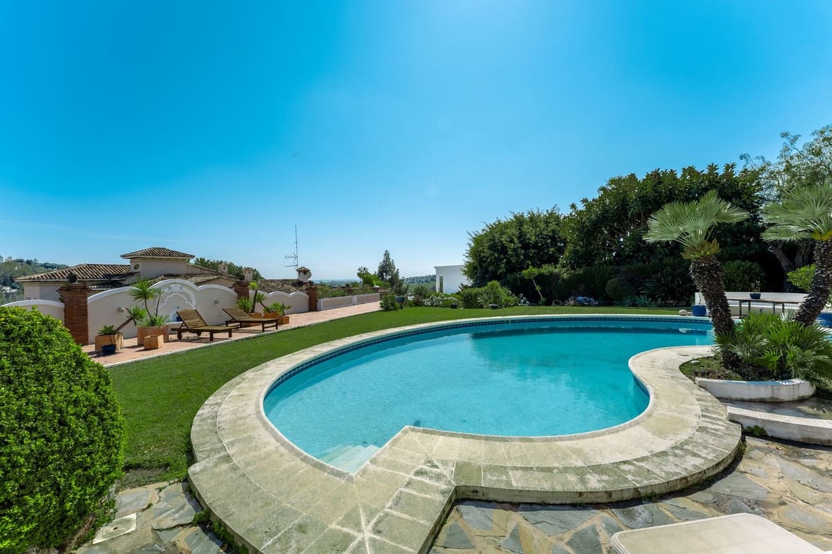 4 bedroom Villa for sale in Benahavis with pool garage - € 3,485,000 (Ref: 9724890)