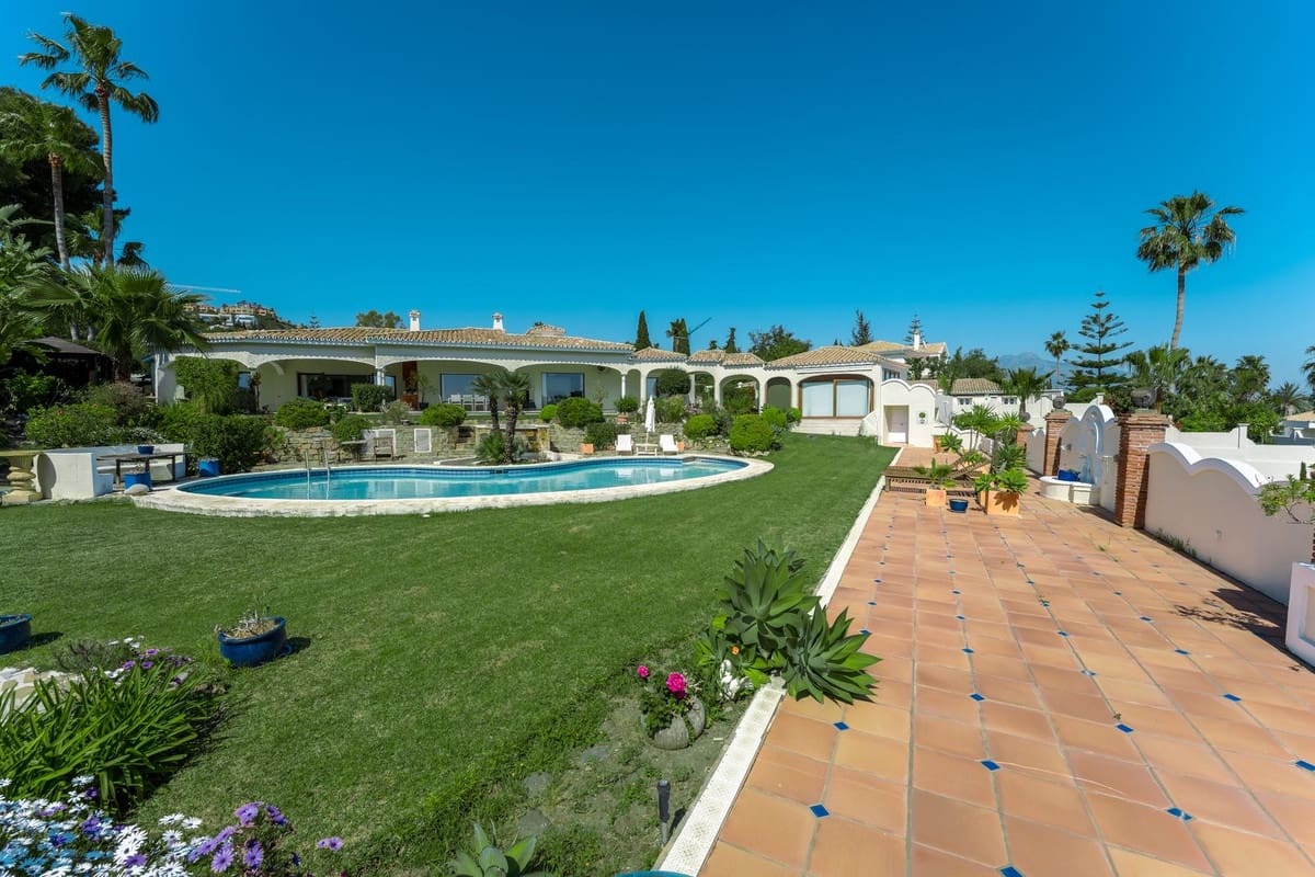 4 bedroom Villa for sale in Benahavis with pool garage - € 3,485,000 (Ref: 9724890)