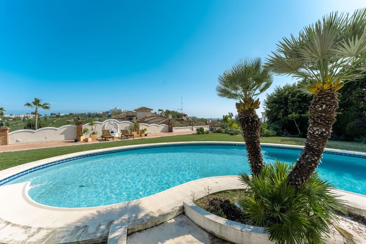 4 bedroom Villa for sale in Benahavis with pool garage - € 3,485,000 (Ref: 9724890)