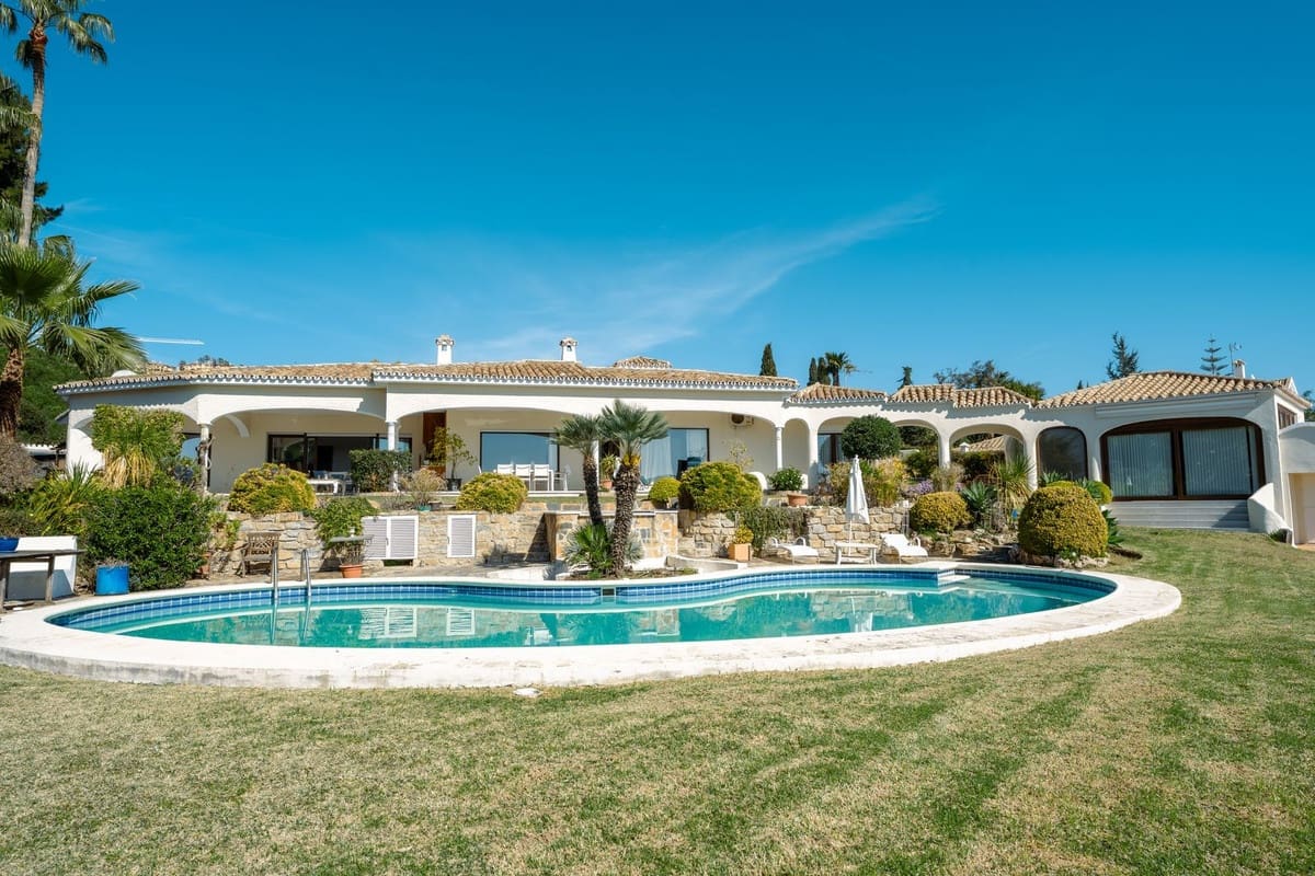 4 bedroom Villa for sale in Benahavis with pool garage - € 3,485,000 (Ref: 9724890)
