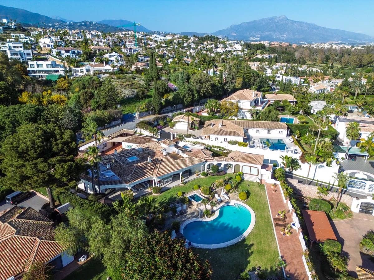 4 bedroom Villa for sale in Benahavis with pool garage - € 3,485,000 (Ref: 9724890)