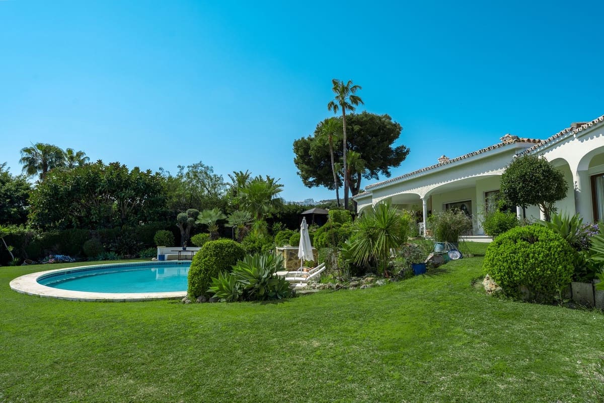4 bedroom Villa for sale in Benahavis with pool garage - € 3,485,000 (Ref: 9724890)