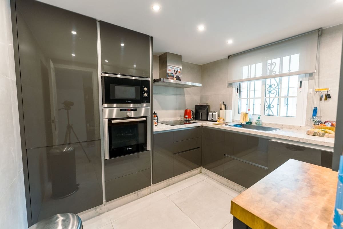 4 bedroom Townhouse for sale in New Golden Mile - € 1,099,000 (Ref: 9747257)