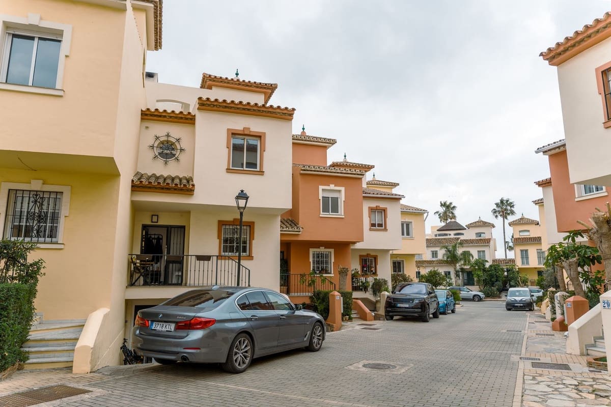 4 bedroom Townhouse for sale in New Golden Mile - € 1,099,000 (Ref: 9747257)