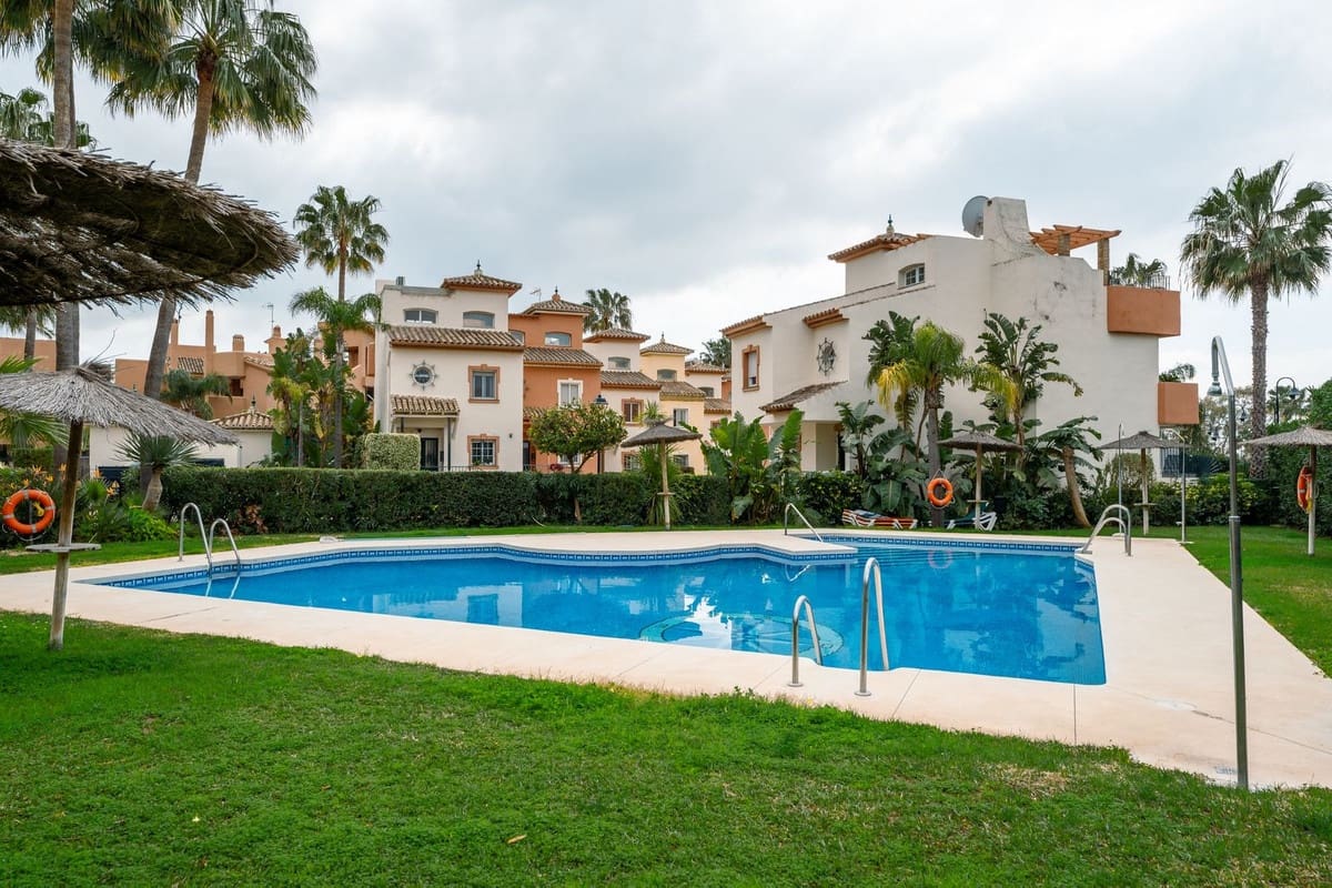 4 bedroom Townhouse for sale in New Golden Mile - € 1,099,000 (Ref: 9747257)