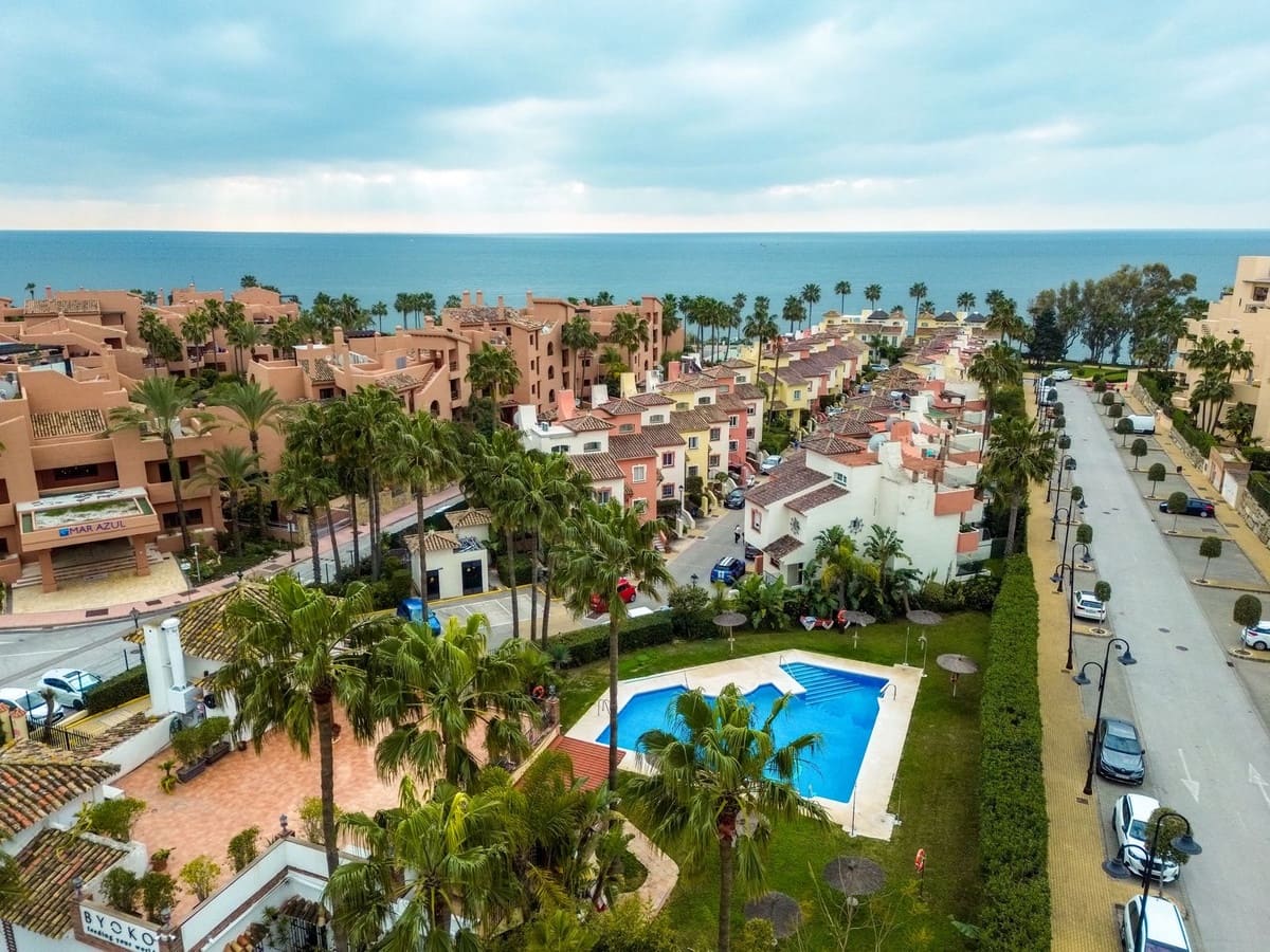 4 bedroom Townhouse for sale in New Golden Mile - € 1,099,000 (Ref: 9747257)