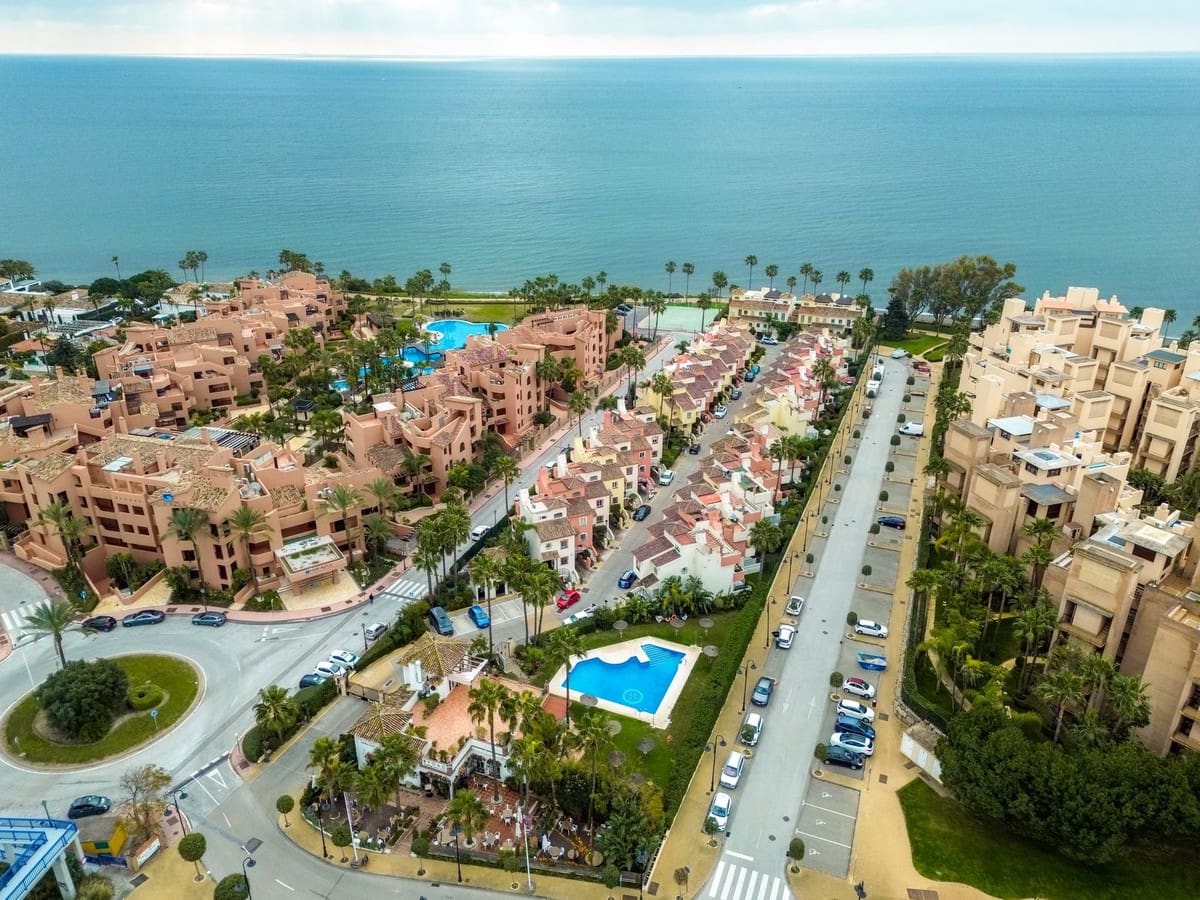 4 bedroom Townhouse for sale in New Golden Mile - € 1,099,000 (Ref: 9747257)