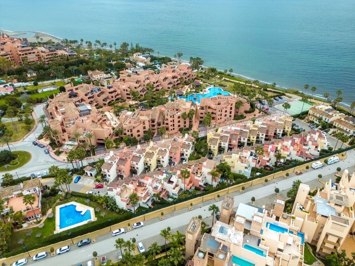 4 bedroom Townhouse for sale in New Golden Mile - € 1,099,000 (Ref: 9747257)