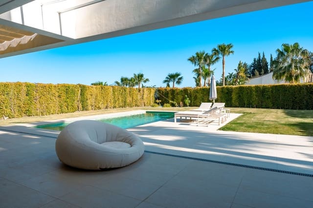 4 bedroom Villa for rent in Cancelada, Estepona with pool - € 13,000 (Ref: 9749429)