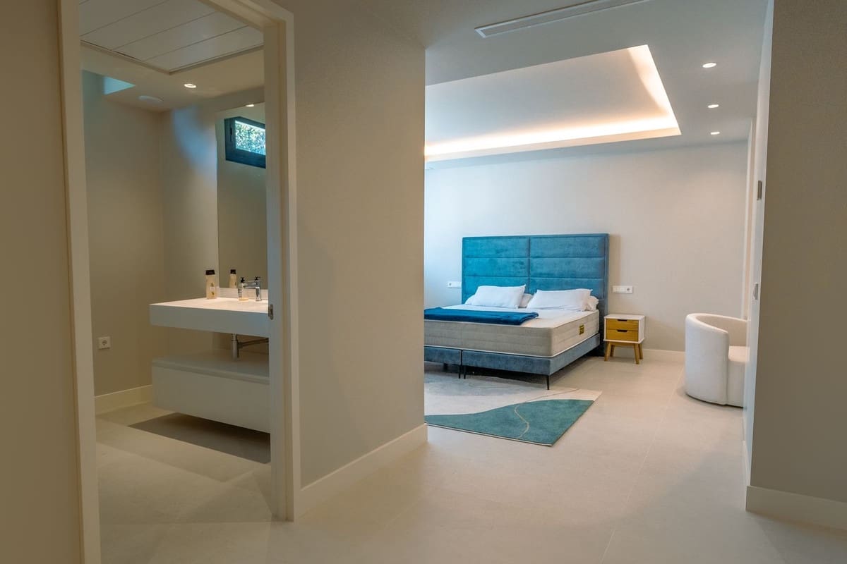 4 bedroom Villa for rent in Cancelada with pool - € 13,000 (Ref: 9749429)