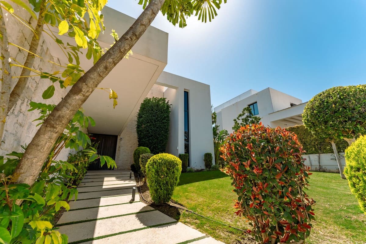 4 bedroom Villa for rent in Cancelada with pool - € 13,000 (Ref: 9749429)