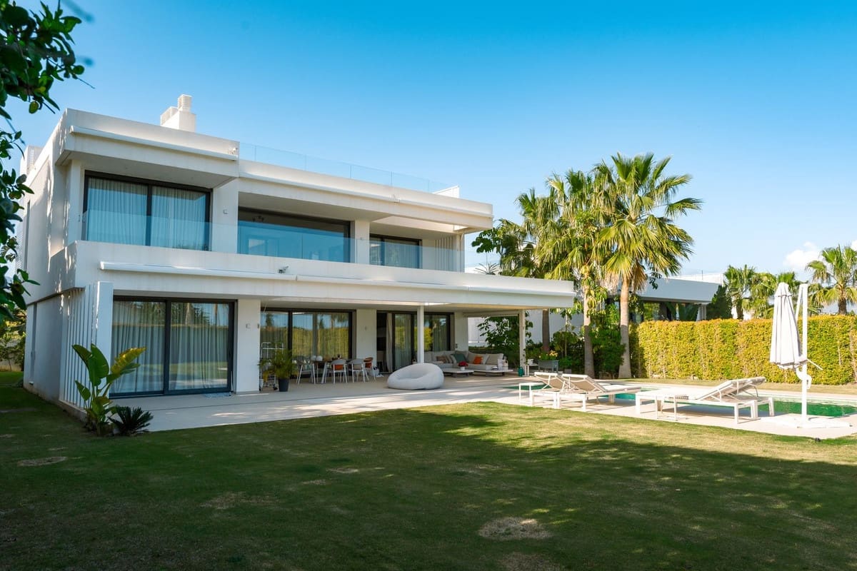 4 sypialnia Willa do wynajęcia w Cancelada z basenem garażem - 11 000 € (Ref: 9749429)