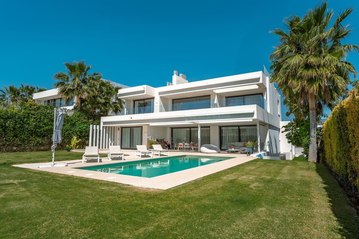 4 sypialnia Willa do wynajęcia w Cancelada z basenem garażem - 11 000 € (Ref: 9749429)