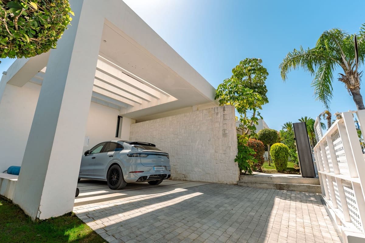 4 sypialnia Willa do wynajęcia w Cancelada z basenem garażem - 11 000 € (Ref: 9749429)