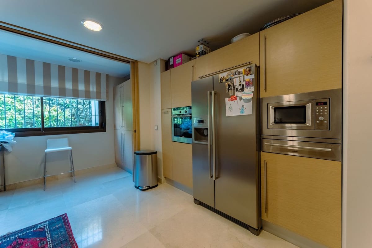 2 bedroom Apartment for rent in La Quinta with pool garage - € 4,750 (Ref: 9771900)