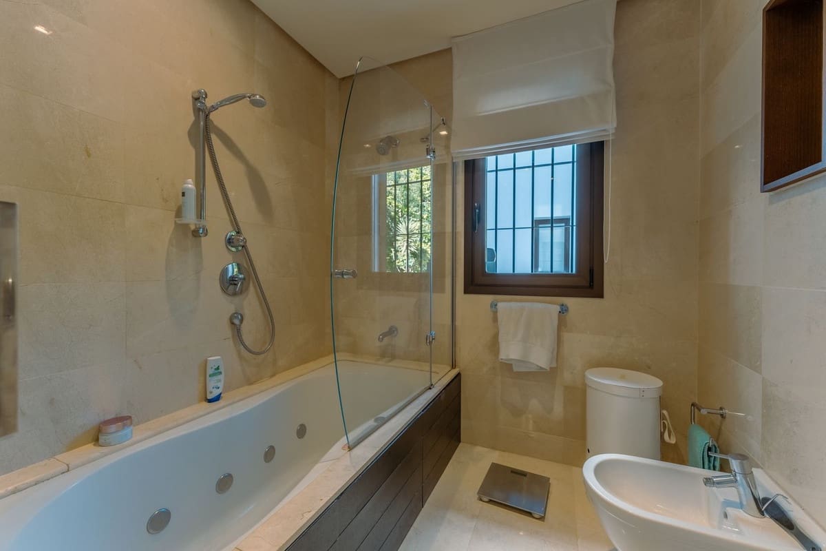 2 bedroom Apartment for rent in La Quinta with pool garage - € 4,750 (Ref: 9771900)