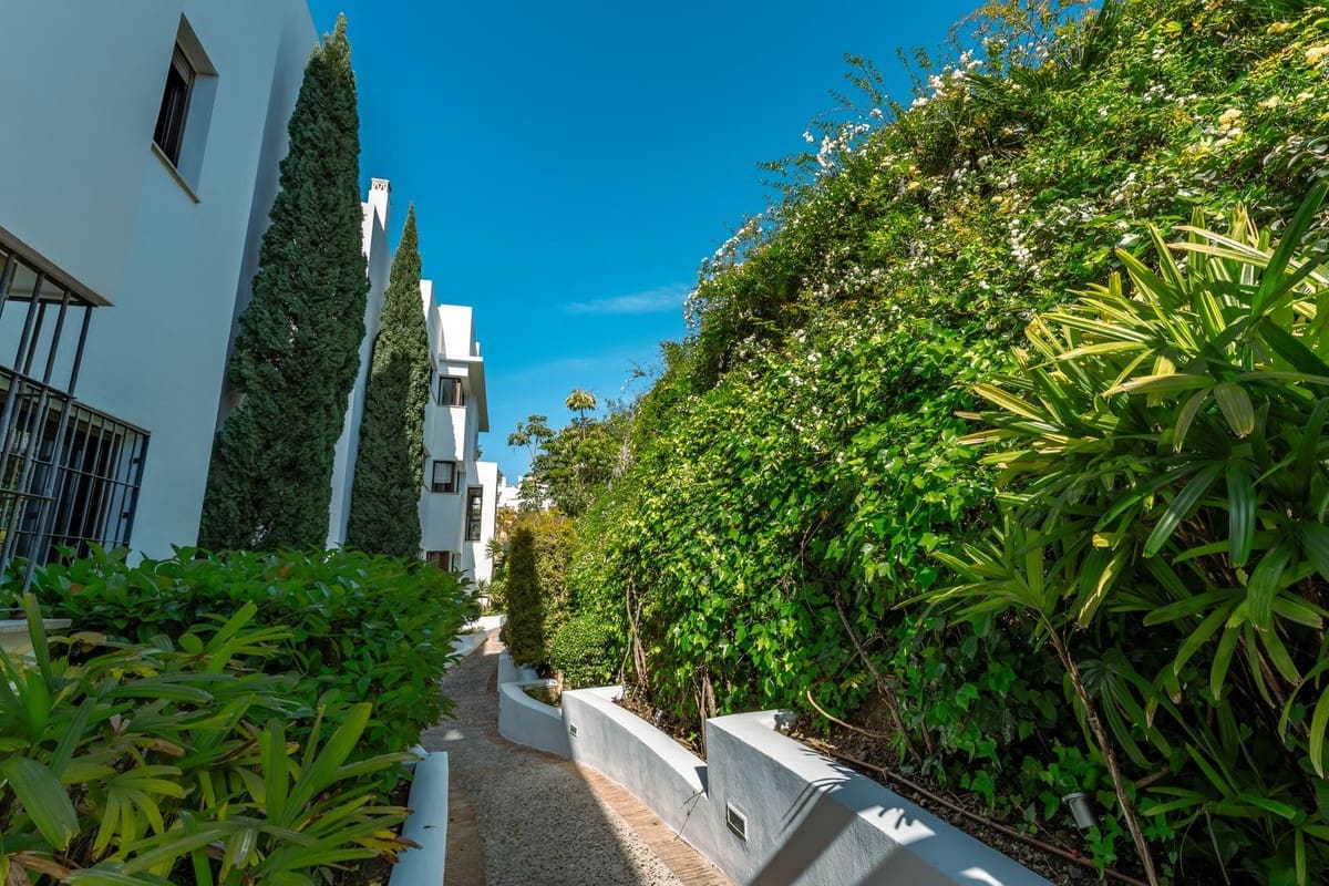 2 bedroom Apartment for rent in La Quinta with pool garage - € 4,750 (Ref: 9771900)