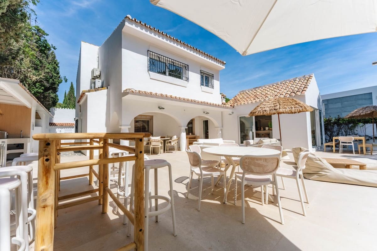 4 bedroom Villa for holiday rental in Costabella with pool - € 5,000 (Ref: 9785991)