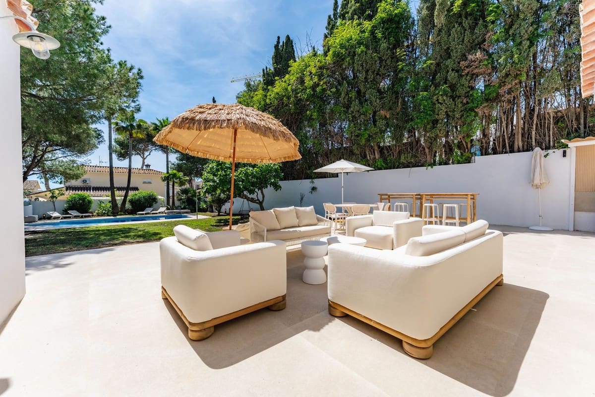 4 bedroom Villa for holiday rental in Costabella with pool - € 5,000 (Ref: 9785991)