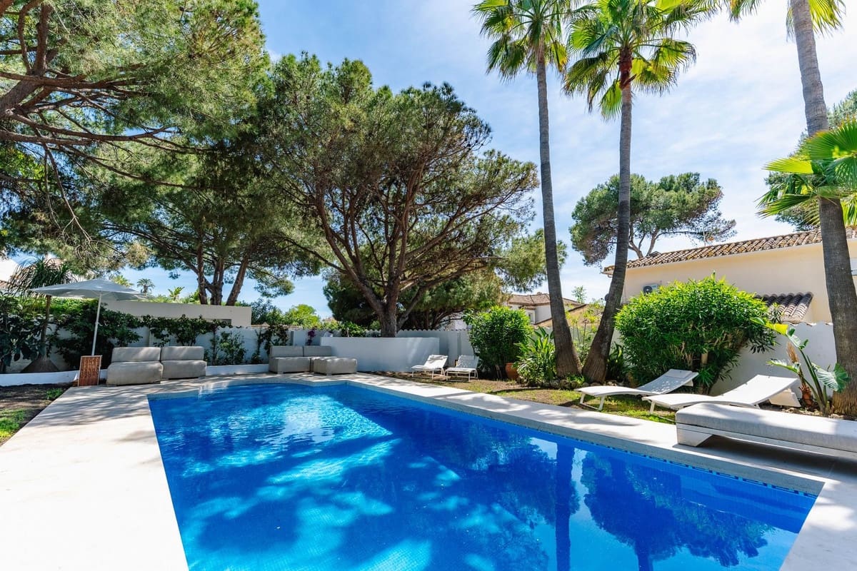 4 bedroom Villa for holiday rental in Costabella with pool - € 5,000 (Ref: 9785991)