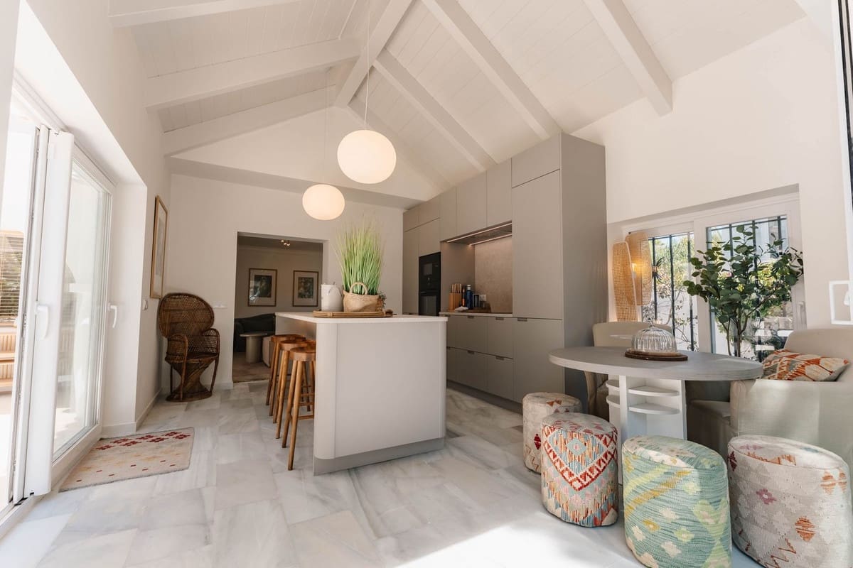 4 bedroom Villa for holiday rental in Costabella with pool - € 5,000 (Ref: 9785991)