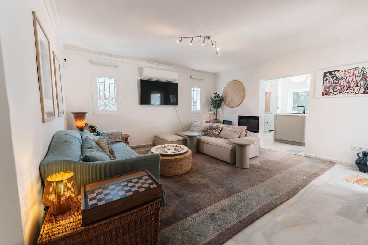 4 bedroom Villa for holiday rental in Costabella with pool - € 5,000 (Ref: 9785991)