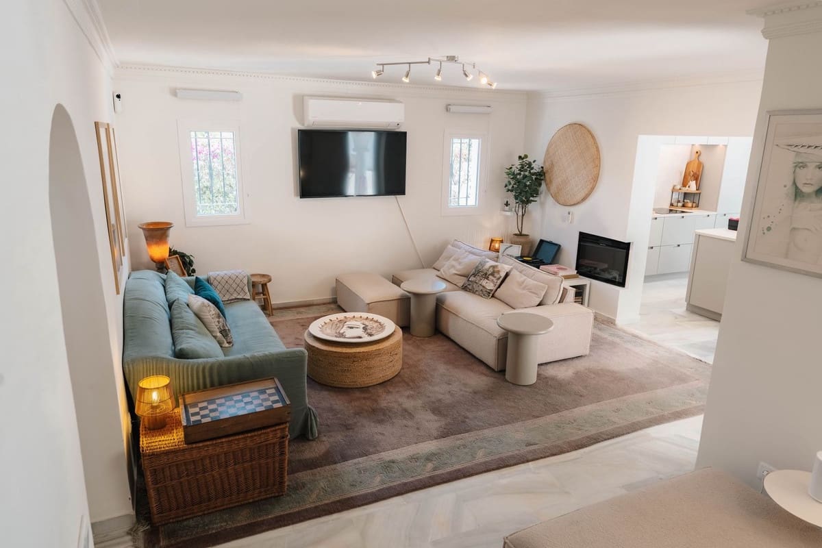 4 bedroom Villa for holiday rental in Costabella with pool - € 5,000 (Ref: 9785991)