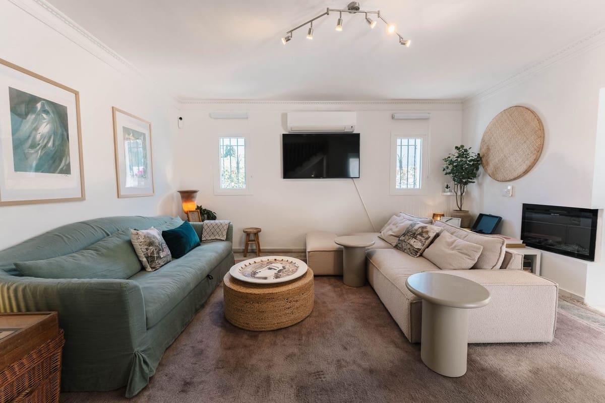 4 bedroom Villa for holiday rental in Costabella with pool - € 5,000 (Ref: 9785991)