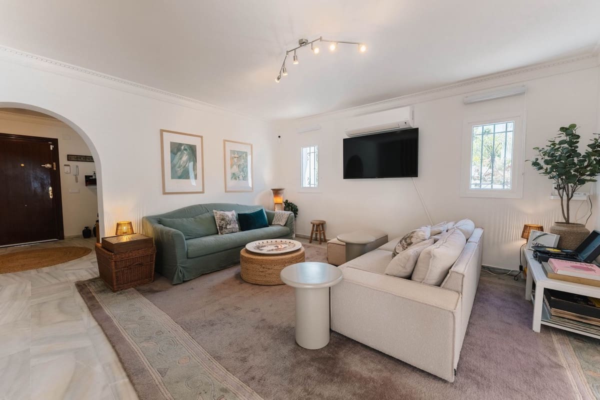 4 bedroom Villa for holiday rental in Costabella with pool - € 5,000 (Ref: 9785991)