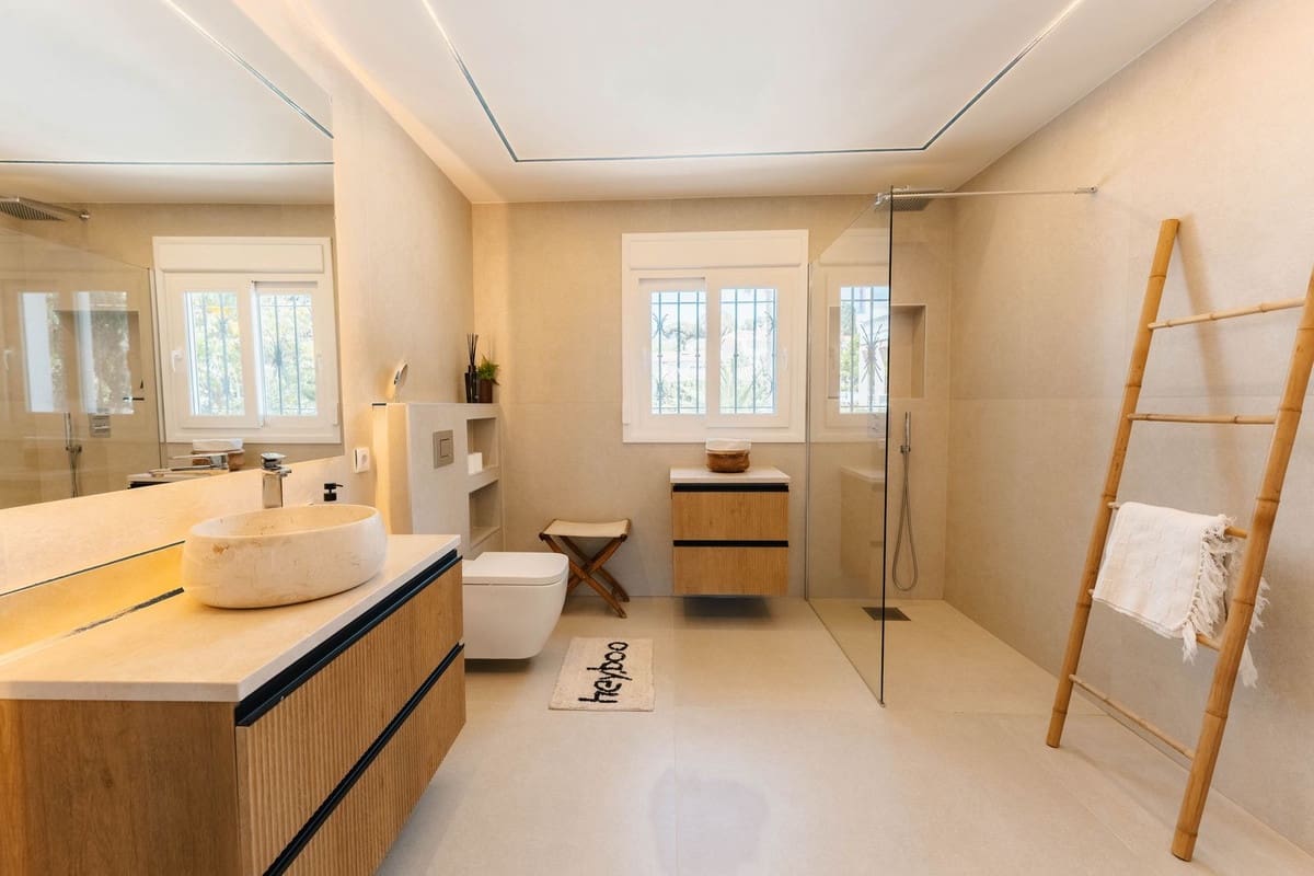 4 bedroom Villa for holiday rental in Costabella with pool - € 5,000 (Ref: 9785991)