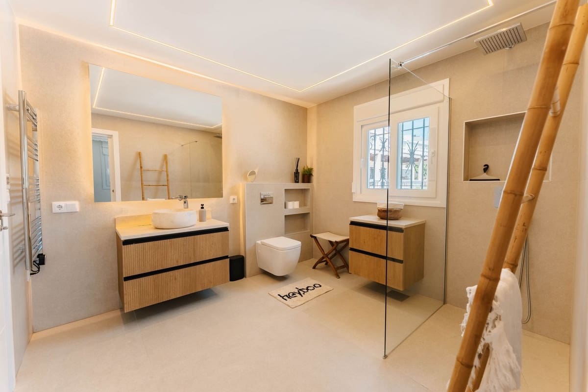 4 bedroom Villa for holiday rental in Costabella with pool - € 5,000 (Ref: 9785991)