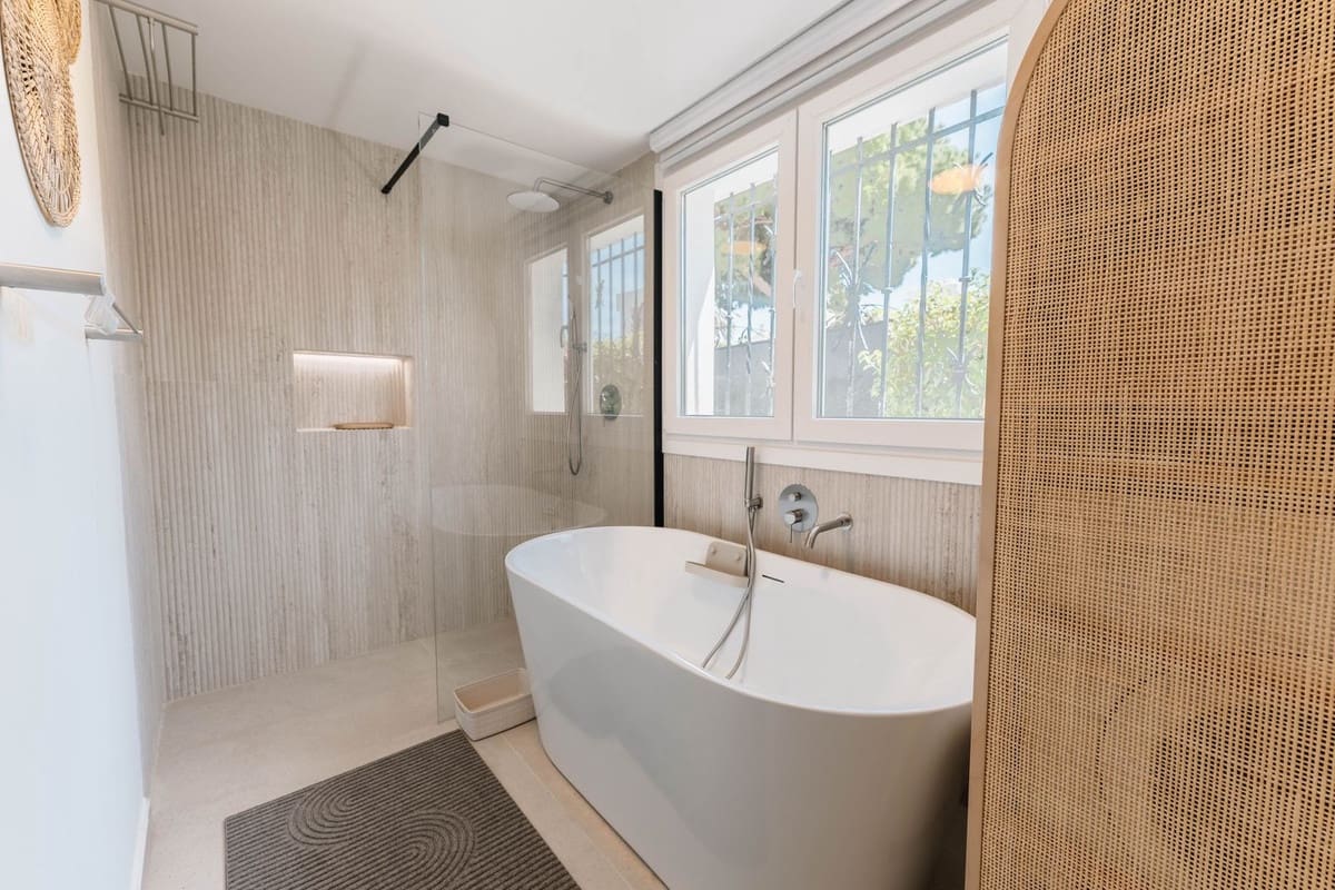 4 bedroom Villa for holiday rental in Costabella with pool - € 5,000 (Ref: 9785991)