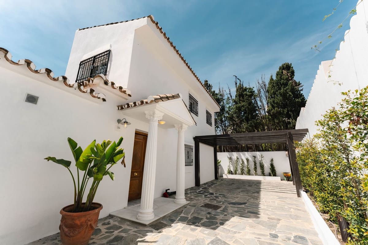 4 bedroom Villa for holiday rental in Costabella with pool - € 5,000 (Ref: 9785991)