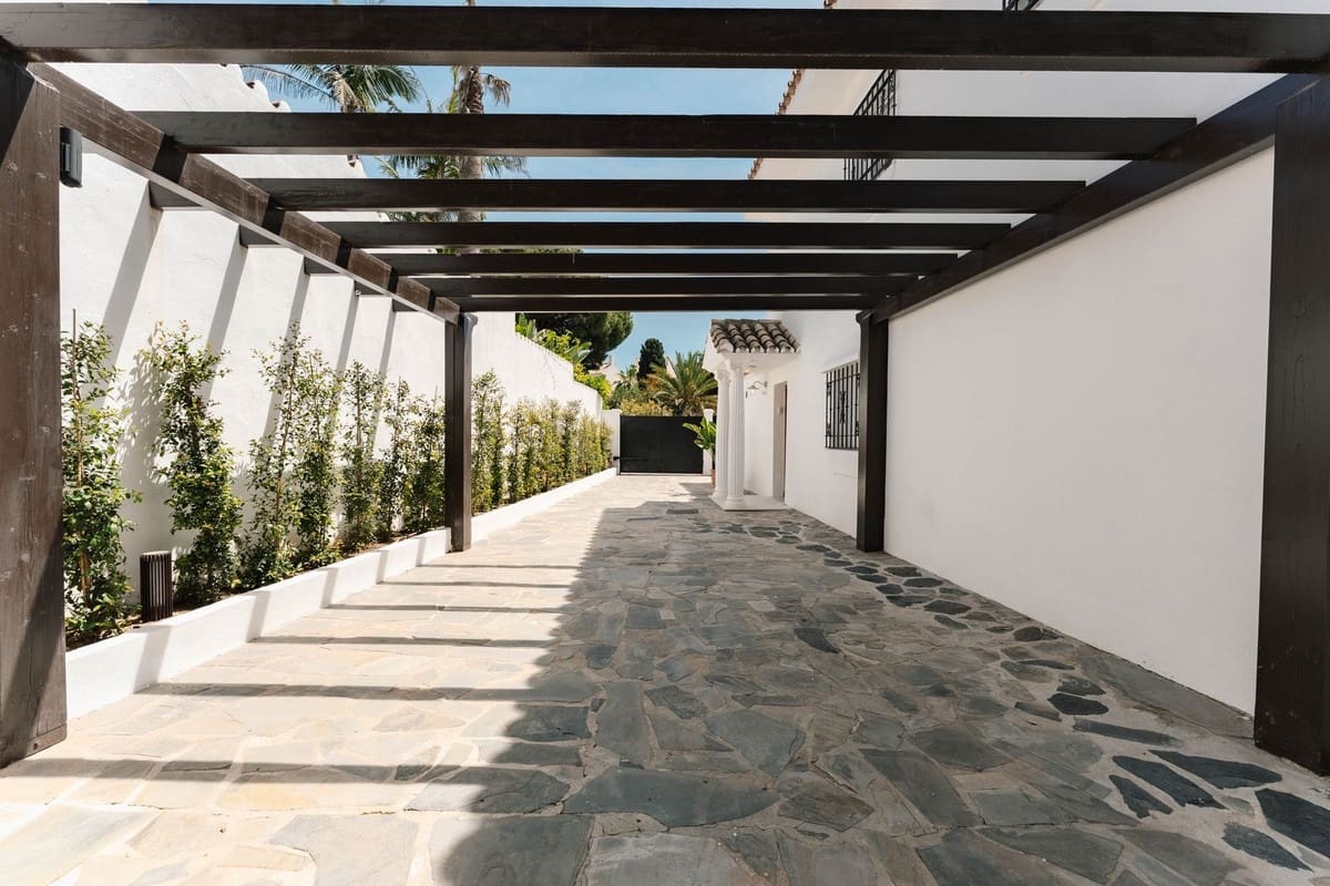 4 bedroom Villa for holiday rental in Costabella with pool - € 5,000 (Ref: 9785991)