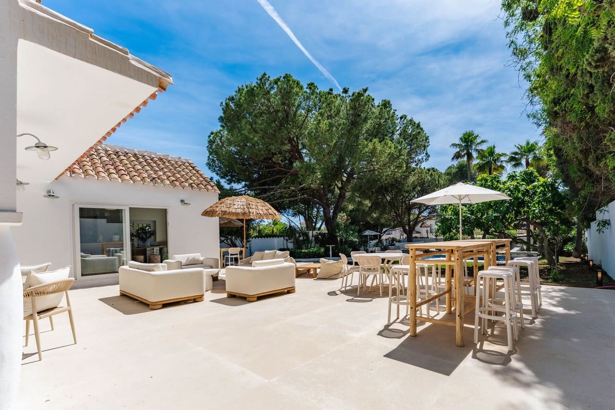 4 bedroom Villa for holiday rental in Costabella with pool - € 5,000 (Ref: 9785991)