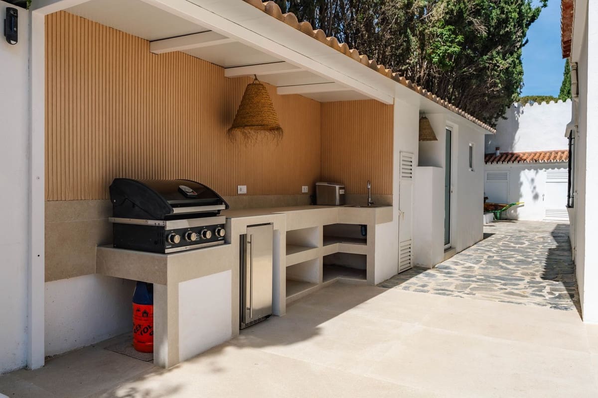 4 bedroom Villa for holiday rental in Costabella with pool - € 5,000 (Ref: 9785991)