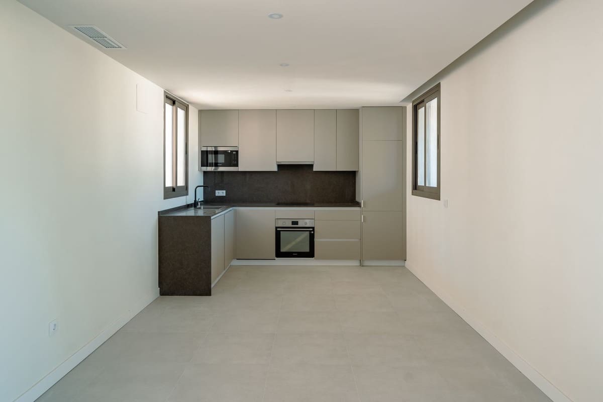 2 bedroom Apartment for sale in Estepona with pool garage - € 429,000 (Ref: 9804886)