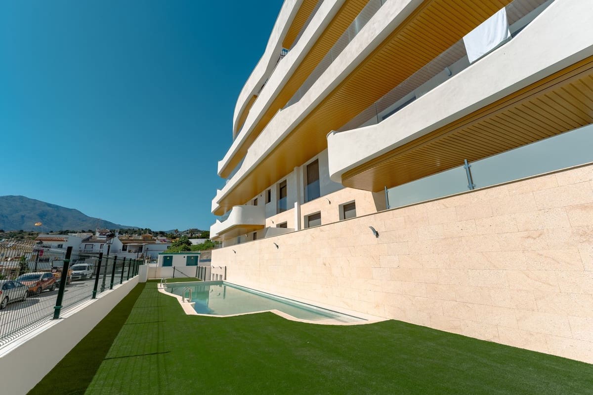 2 bedroom Apartment for sale in Estepona with pool garage - € 429,000 (Ref: 9804886)