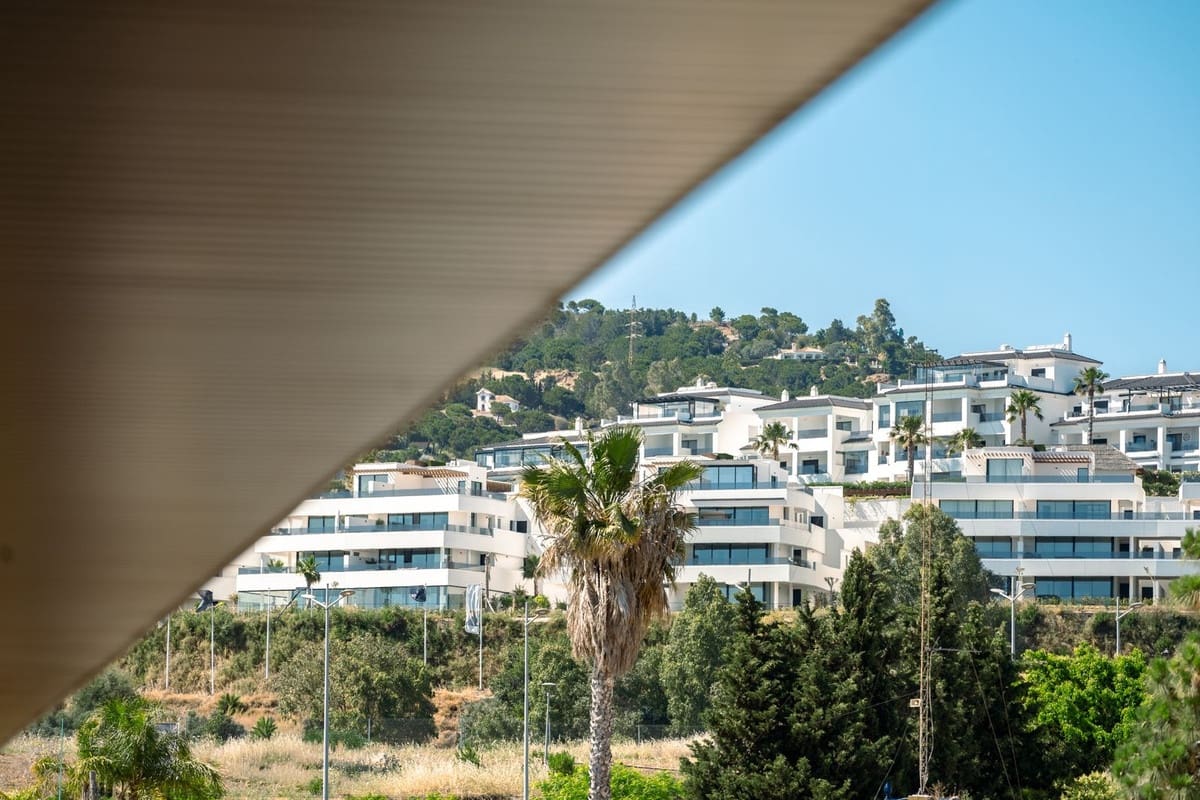 2 bedroom Apartment for sale in Estepona with pool garage - € 429,000 (Ref: 9804886)