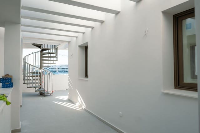 2 Zimmer Apartment zu verkaufen in Estepona mit Pool Garage - 565.000 € (Ref: 9804887)