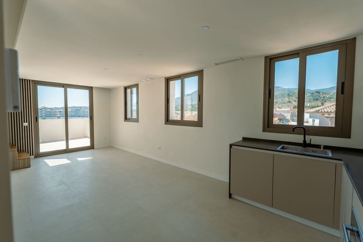 2 Zimmer Apartment zu verkaufen in Estepona mit Pool Garage - 495.000 € (Ref: 9804887)