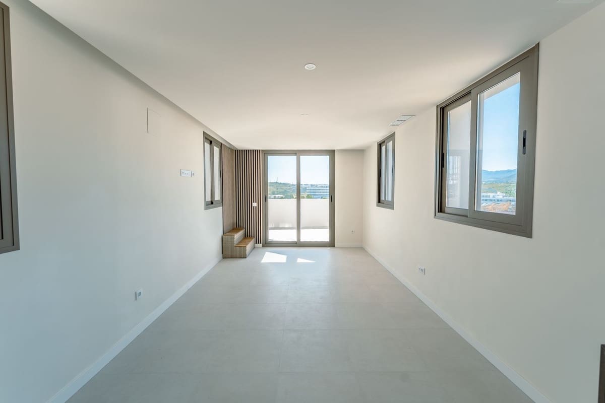 2 Zimmer Apartment zu verkaufen in Estepona mit Pool Garage - 495.000 € (Ref: 9804887)