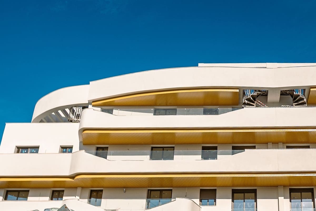 2 Zimmer Apartment zu verkaufen in Estepona mit Pool Garage - 495.000 € (Ref: 9804887)