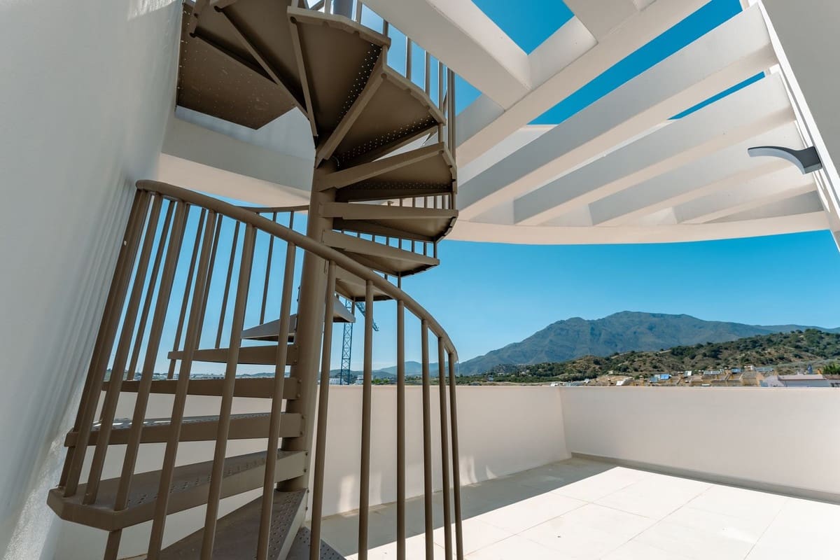 2 Zimmer Apartment zu verkaufen in Estepona mit Pool Garage - 495.000 € (Ref: 9804887)