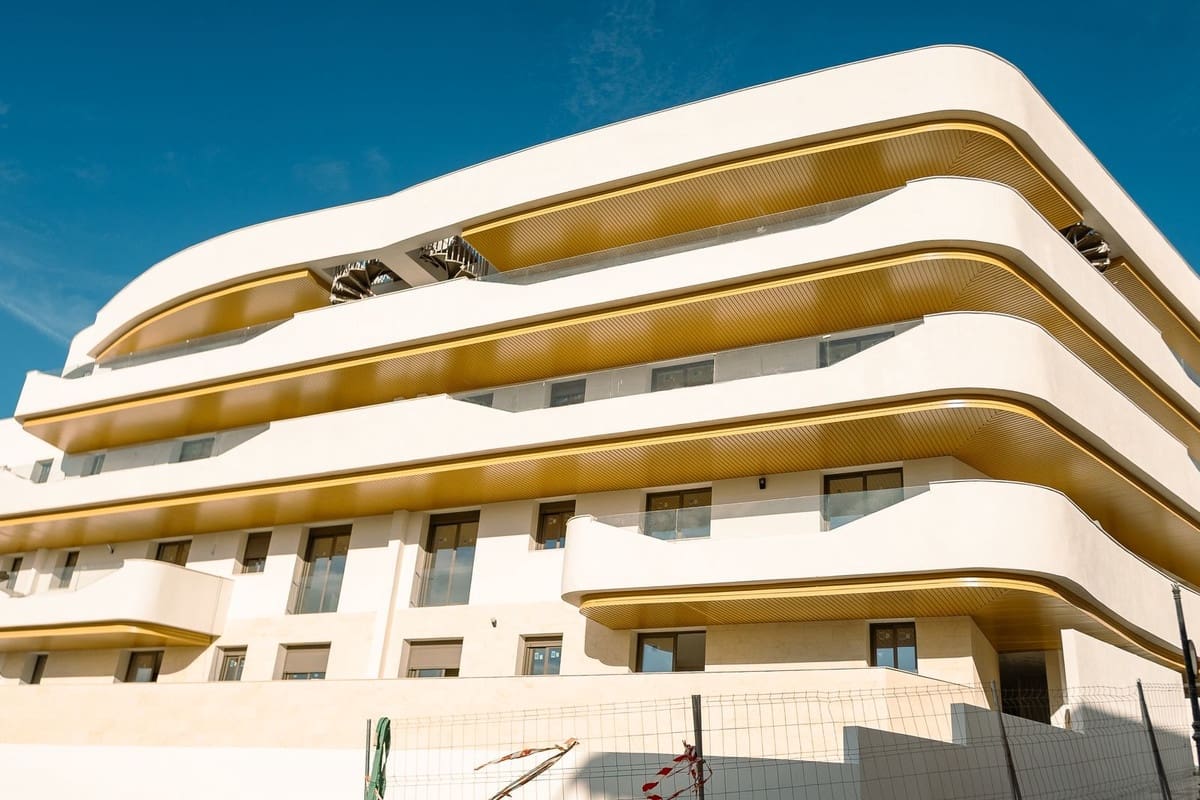 2 Zimmer Apartment zu verkaufen in Estepona mit Pool Garage - 495.000 € (Ref: 9804887)